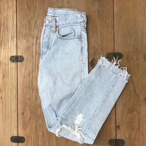 Levi’s distressed denim jeans size 25